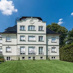 https://villa-am-waldschlosschen.dresdenhotels.net